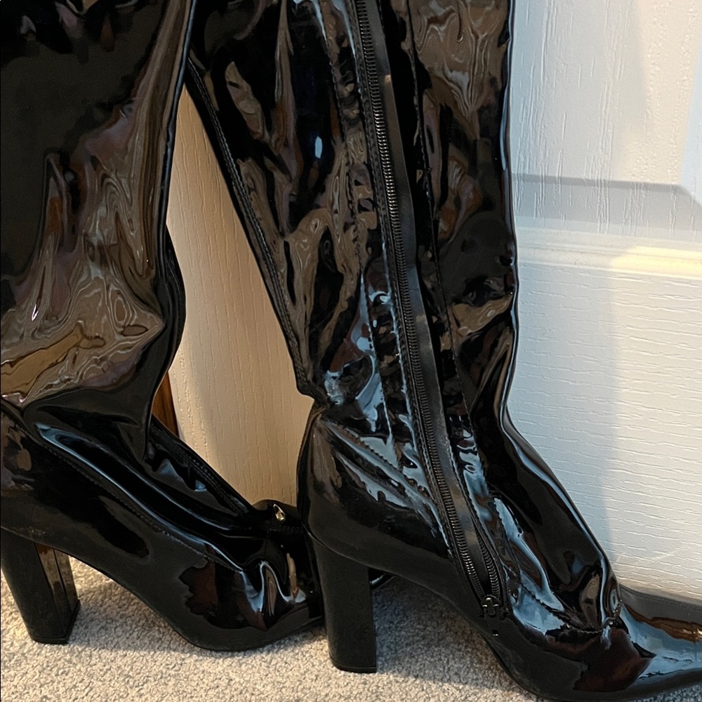 Glossy Black Women's Heeled Boots